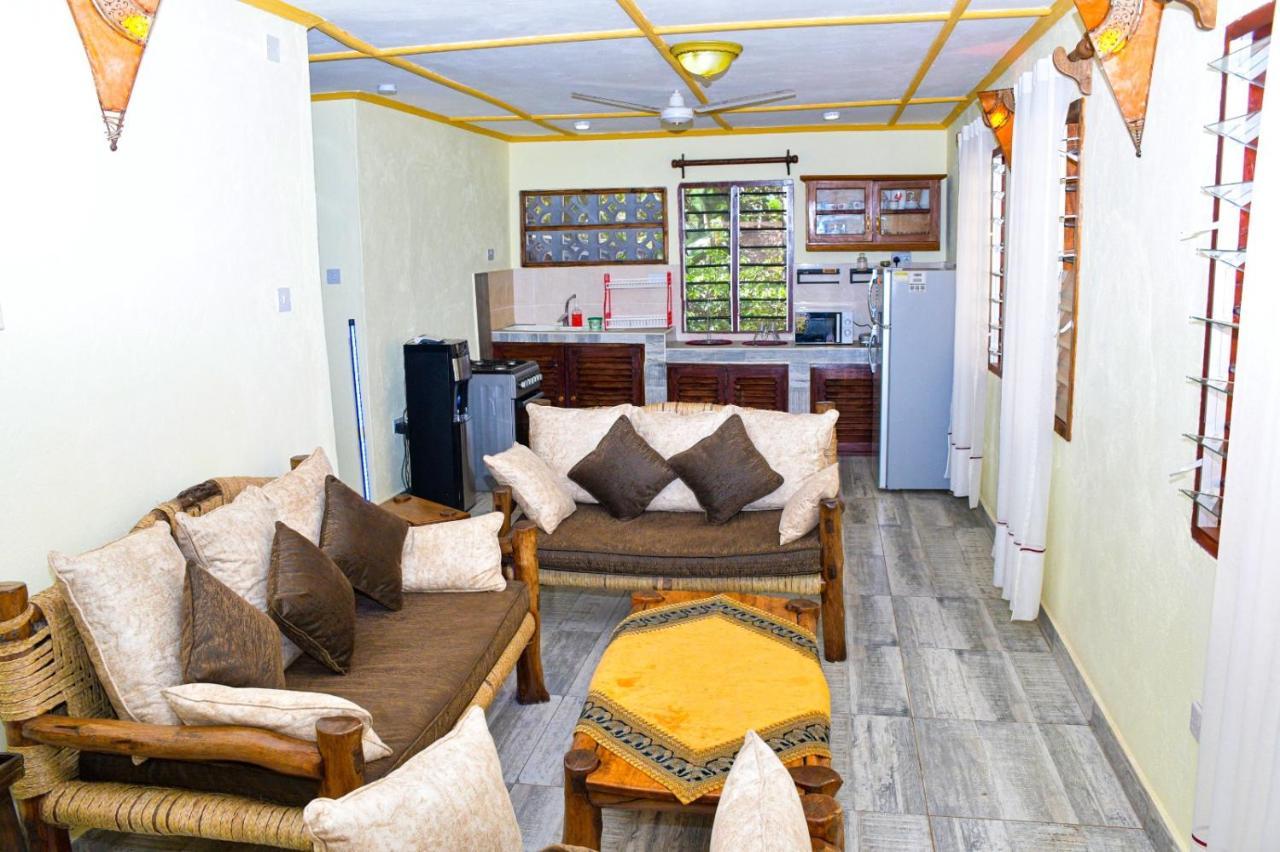 Apartmenthaus Salama Villen In Diani ディアニ・ビーチ エクステリア 写真