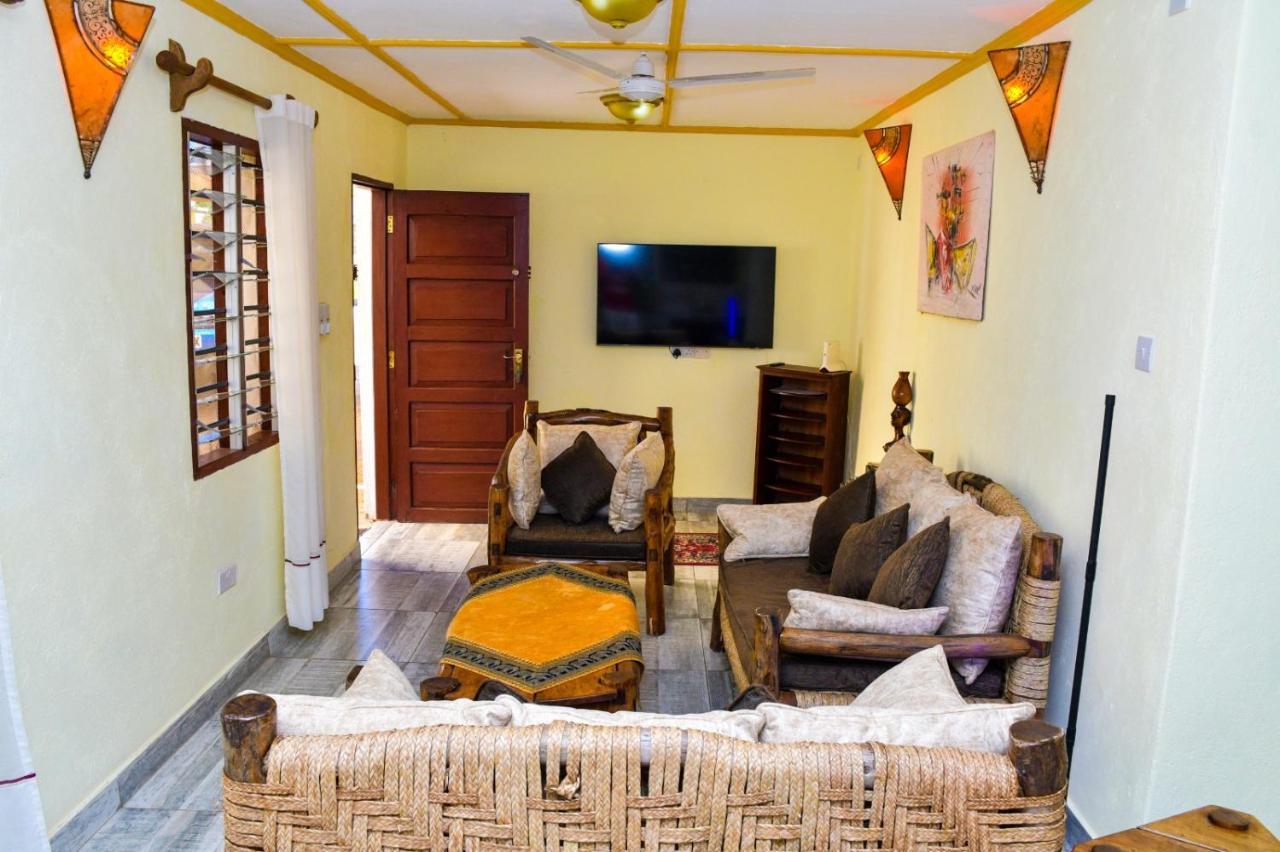 Apartmenthaus Salama Villen In Diani ディアニ・ビーチ エクステリア 写真
